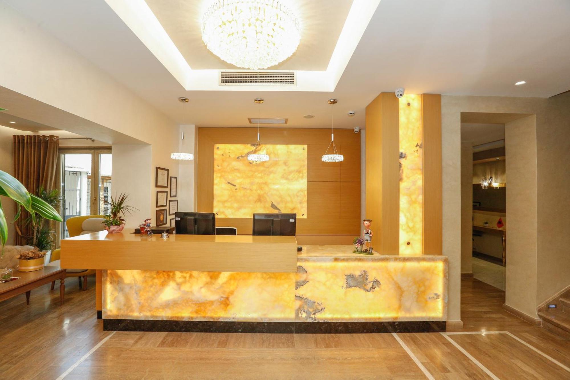 Oxford Hotel Тирана Екстер'єр фото