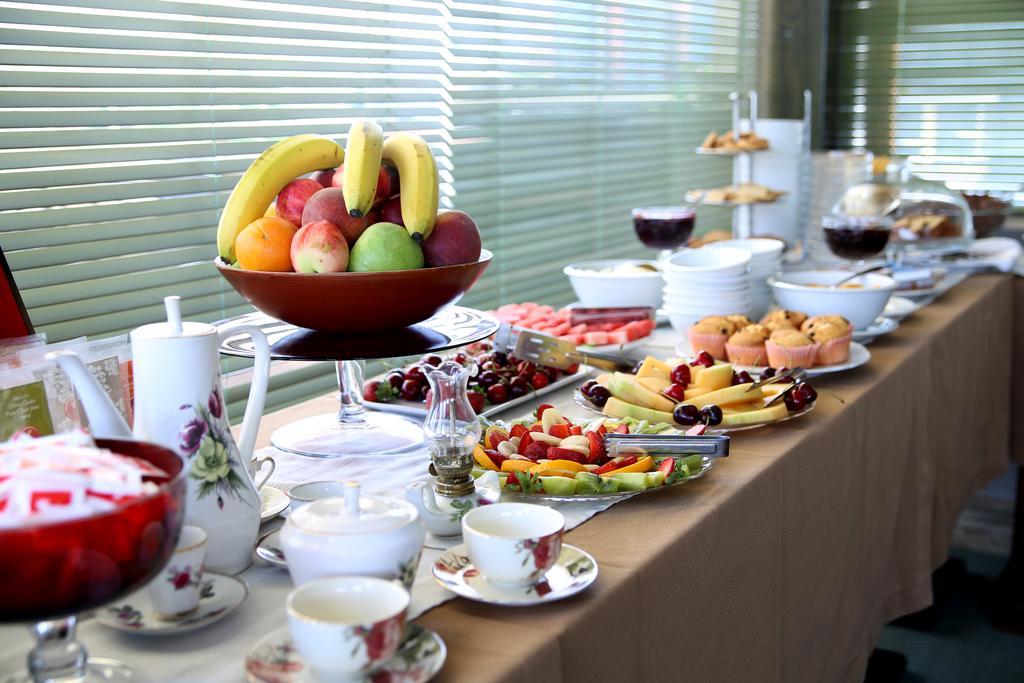 Oxford Hotel Тирана Екстер'єр фото