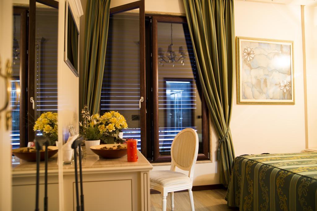 Oxford Hotel Тирана Екстер'єр фото