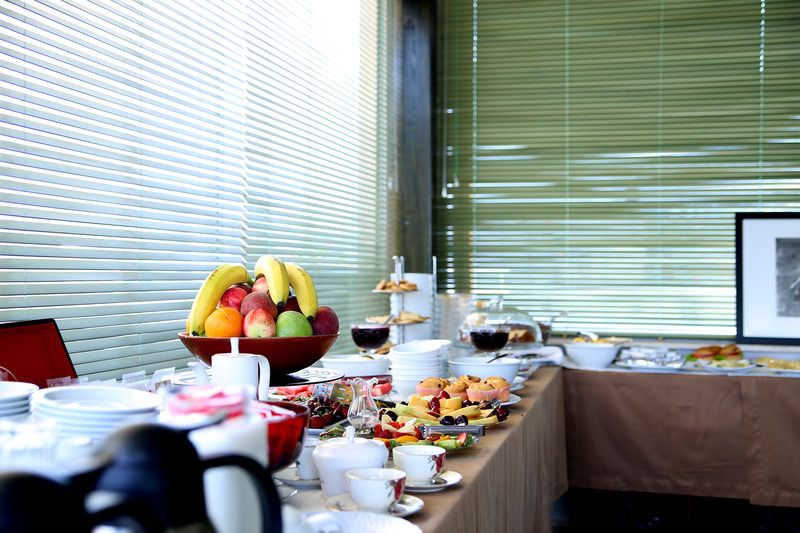Oxford Hotel Тирана Екстер'єр фото