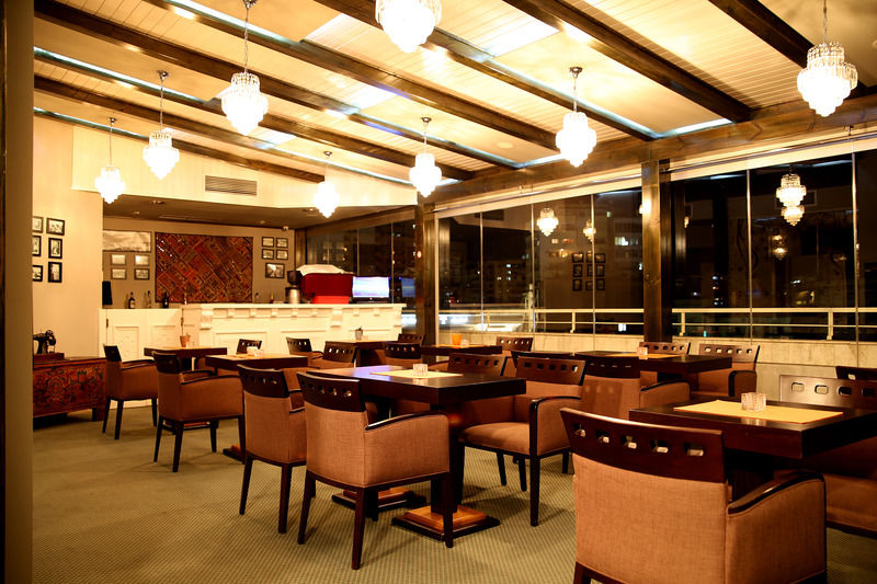 Oxford Hotel Тирана Екстер'єр фото
