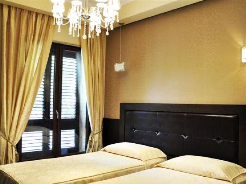 Oxford Hotel Тирана Екстер'єр фото