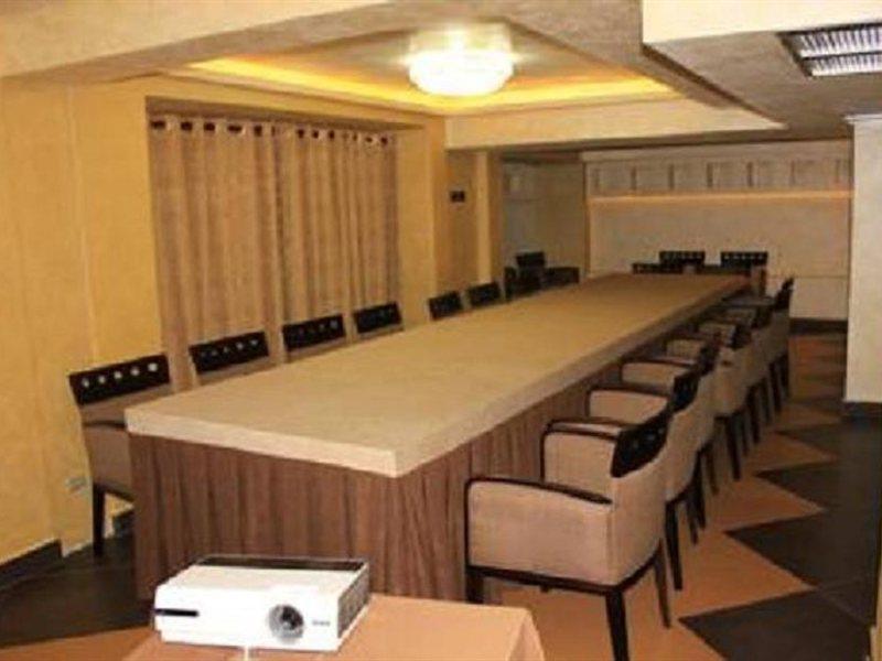 Oxford Hotel Тирана Екстер'єр фото