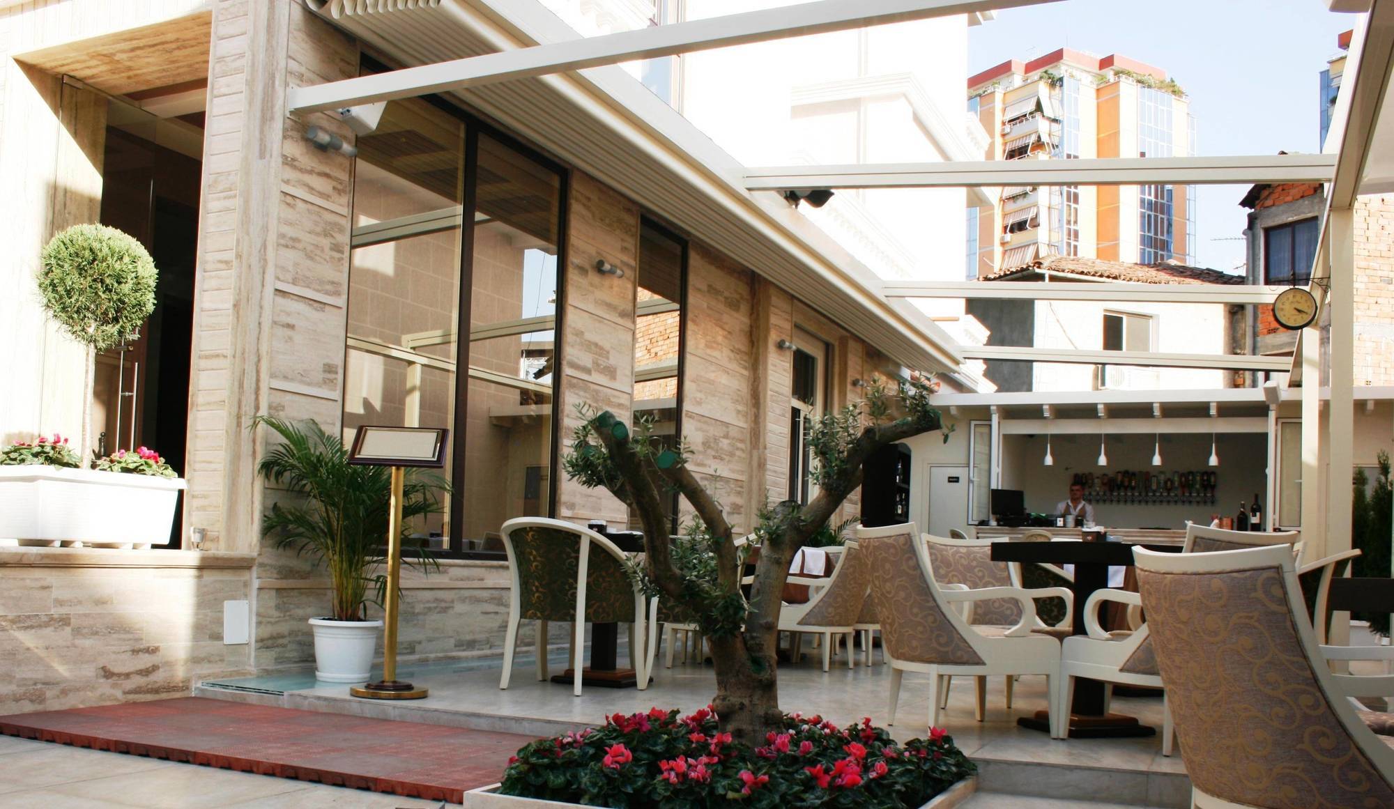 Oxford Hotel Тирана Екстер'єр фото