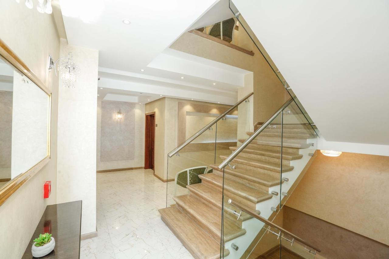 Oxford Hotel Тирана Екстер'єр фото
