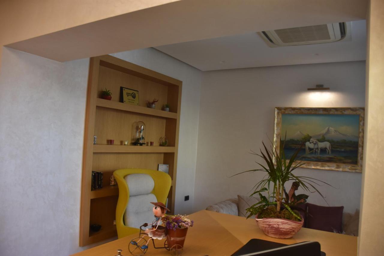 Oxford Hotel Тирана Екстер'єр фото